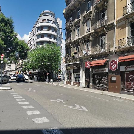 Bel Appartement Charme Ancien Dans Quartier Anime Grenoble Exterior foto