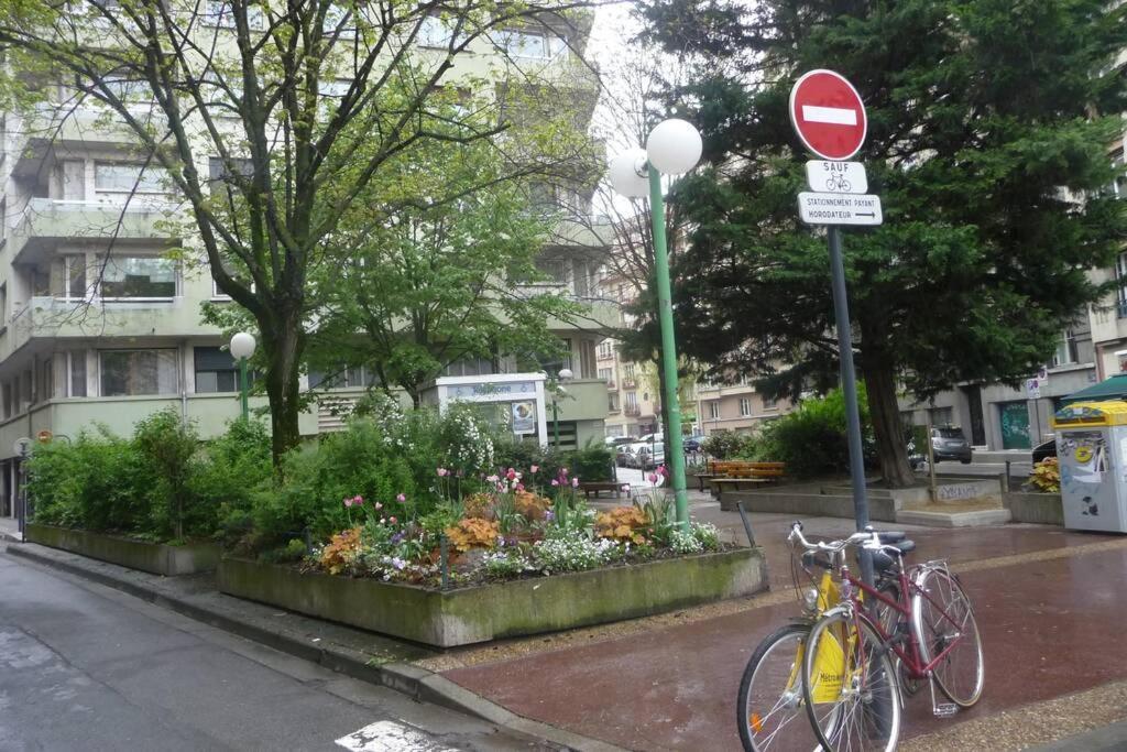 Bel Appartement Charme Ancien Dans Quartier Anime Grenoble Exterior foto