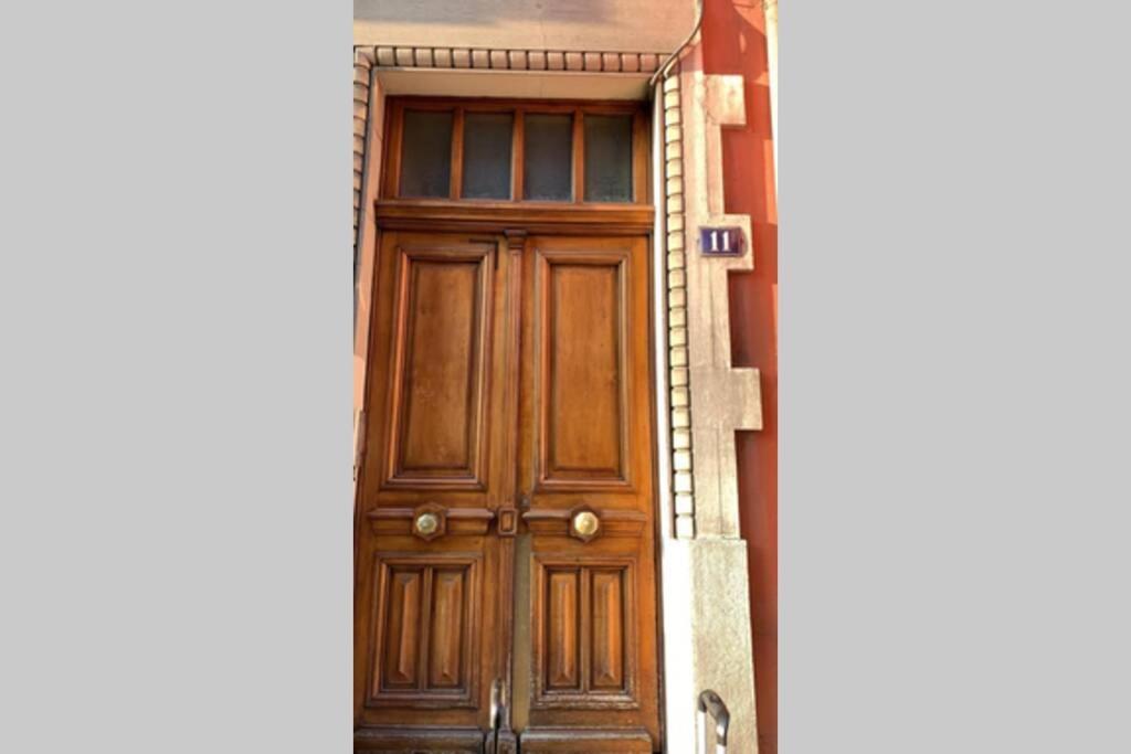 Bel Appartement Charme Ancien Dans Quartier Anime Grenoble Exterior foto