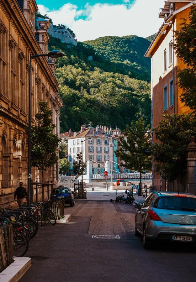 Bel Appartement Charme Ancien Dans Quartier Anime Grenoble Exterior foto